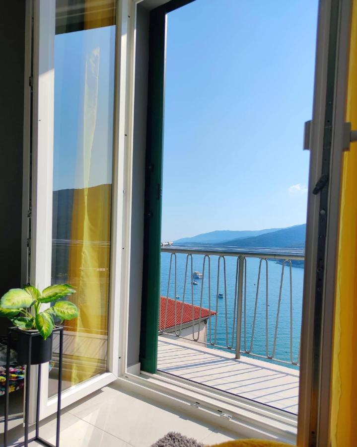Apartment Noemi With A Direct Beach View 拉巴克 外观 照片