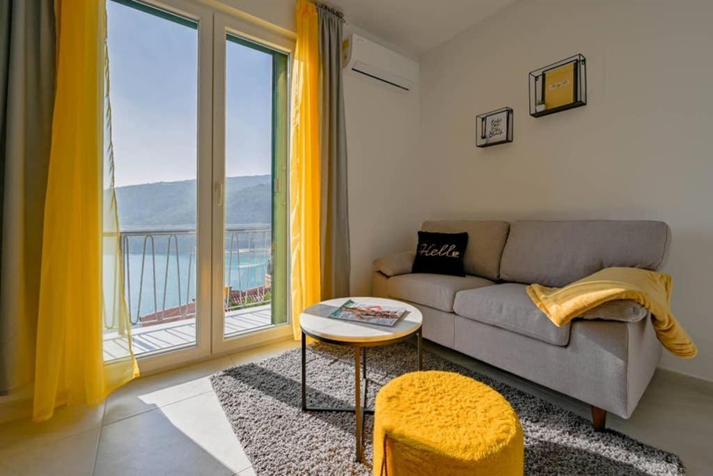 Apartment Noemi With A Direct Beach View 拉巴克 外观 照片