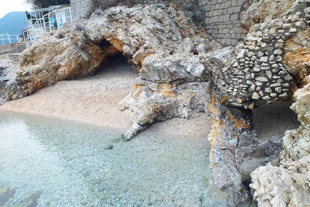 Apartment Noemi With A Direct Beach View 拉巴克 外观 照片