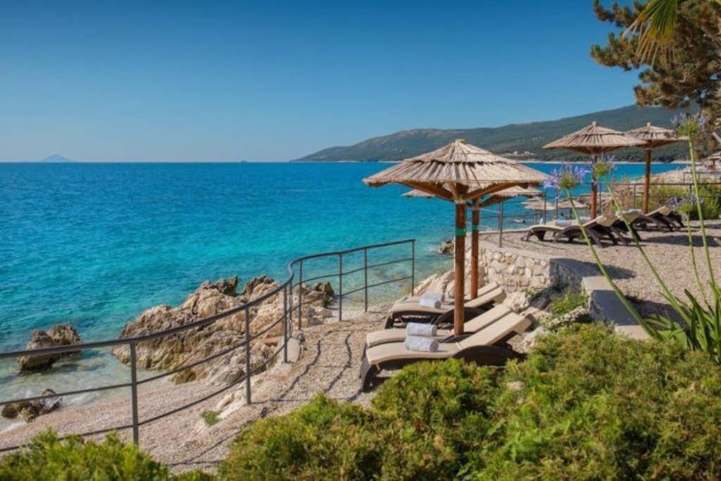 Apartment Noemi With A Direct Beach View 拉巴克 外观 照片